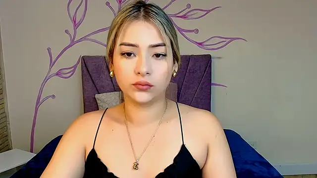 Snapshot of DahliaMoore chatting on 01/15/25, 01:52 DahliaMoore online show from 01/15/25, 01:52