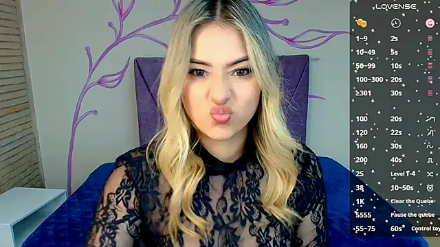 Snapshot of DahliaMoore chatting on 01/25/25, 08:21 DahliaMoore online show from 01/25/25, 08:21