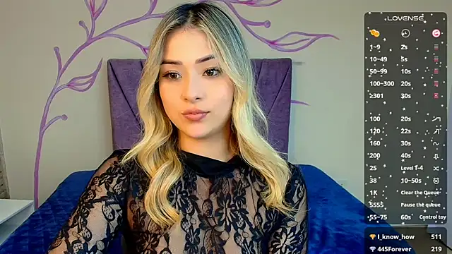Snapshot of DahliaMoore chatting on 01/25/25, 11:22 DahliaMoore online show from 01/25/25, 11:22