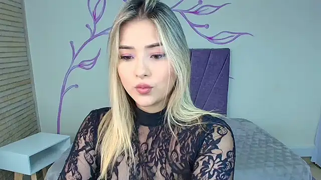 Snapshot of DahliaMoore chatting on 02/04/25, 08:17 DahliaMoore online show from 02/04/25, 08:17