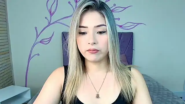 Snapshot of DahliaMoore chatting on 02/05/25, 07:42 DahliaMoore online show from 02/05/25, 07:42