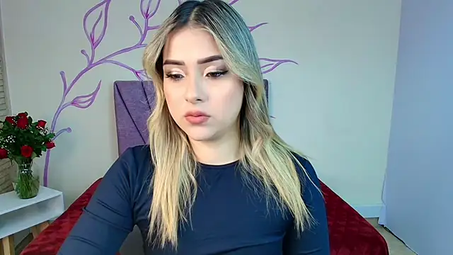 Snapshot of DahliaMoore chatting on 02/20/25, 07:41 DahliaMoore online show from 02/20/25, 07:41
