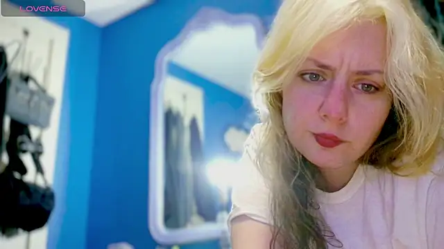 SkarlettRose96 online show from 11/18/25, 12:20