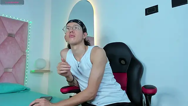 manu vera online show from 03/04/25, 08:27