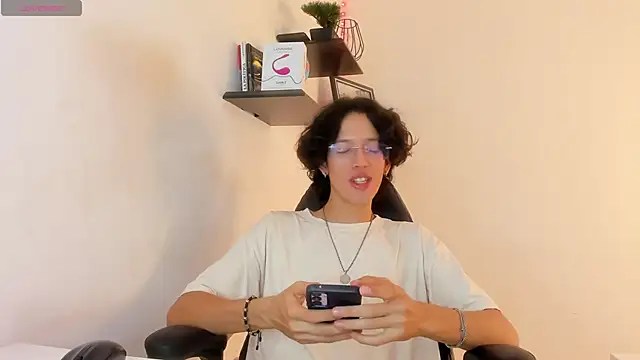 manu vera online show from 09/26/25, 07:51