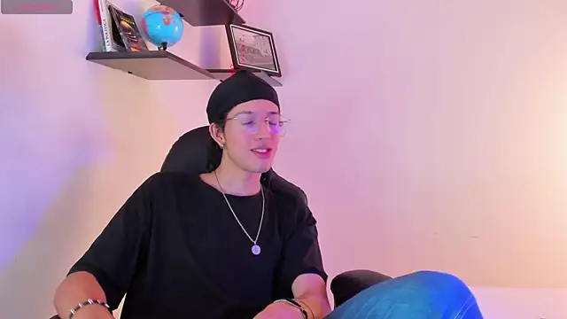 manu vera online show from 10/10/25, 03:27