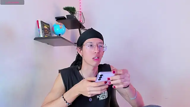 manu vera online show from 10/11/25, 03:39