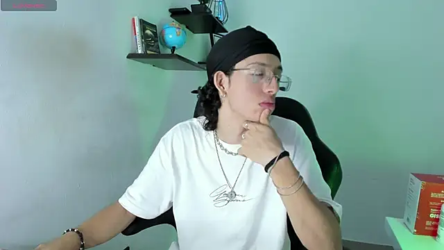 manu vera online show from 11/06/25, 02:23