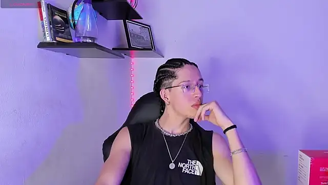 manu vera online show from 11/12/25, 11:25