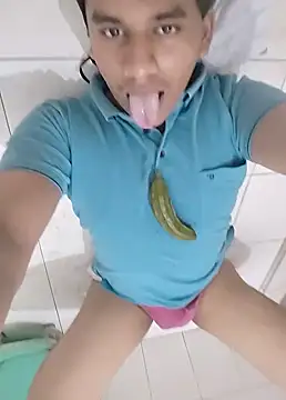 Snapshot of somelb chatting on 03/16/25, 12:44 somelb online show from 03/16/25, 12:44