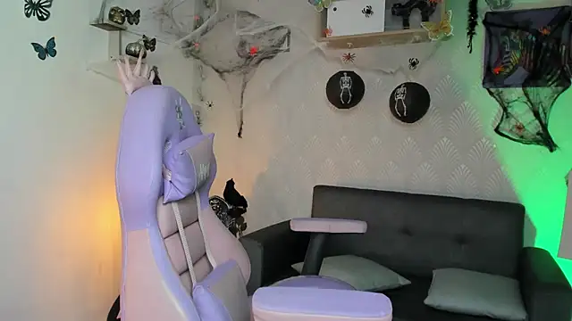 Alaia Love77 online show from 10/19/25, 11:05