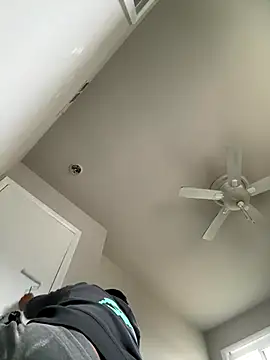 Snapshot of elamante03 chatting on 12/04/24, 08:29 elamante03 online show from 12/04/24, 08:29