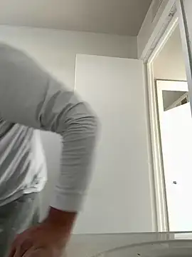 Snapshot of elamante03 chatting on 12/18/24, 06:35 elamante03 online show from 12/18/24, 06:35