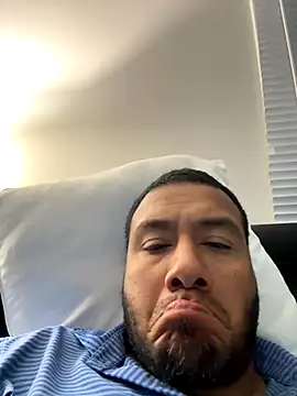 Snapshot of elamante03 chatting on 09/10/25, 04:01 elamante03 online show from 09/10/25, 04:01