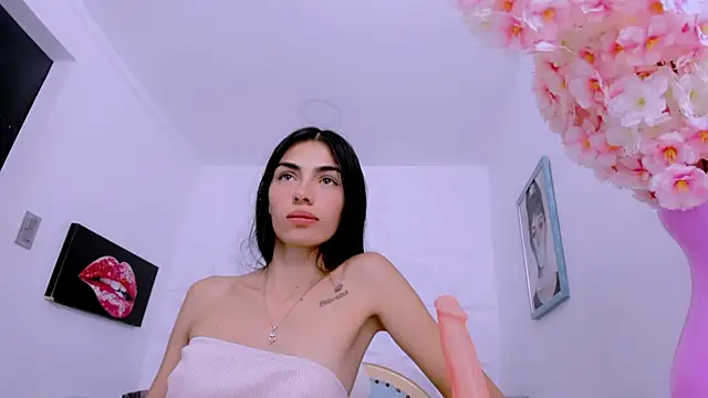 Snapshot of eimy_skinny chatting on 02/13/25, 01:05 eimy skinny online show from 02/13/25, 01:05