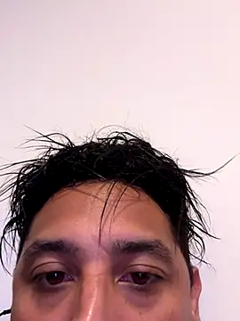 Snapshot of Alejandhz chatting on 10/19/25, 04:02 Alejandhz online show from 10/19/25, 04:02
