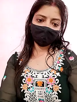 Snapshot of Mahi_Baby25 chatting on 11/13/25, 04:44 Mahi Baby25 online show from 11/13/25, 04:44