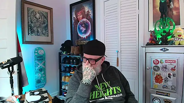 Snapshot of fillingyourthroat2 chatting on 10/17/25, 04:31 fillingyourthroat2 online show from 10/17/25, 04:31