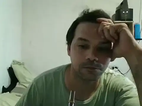 Snapshot of Lolosalvage83 chatting on 01/01/25, 01:59 Lolosalvage83 online show from 01/01/25, 01:59