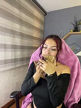 Snapshot of Liittleluaa_ chatting on 02/12/25, 03:05 Liittleluaa online show from 02/12/25, 03:05