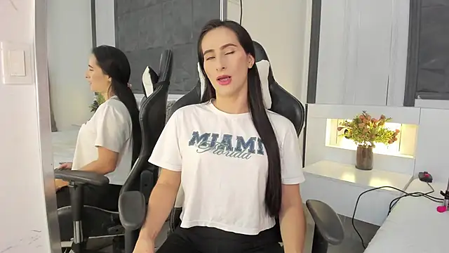 SaraGomez1 online show from 10/16/25, 02:29