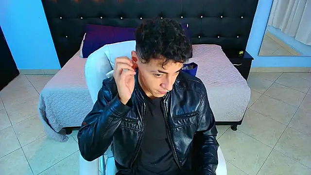 Lobo 17  online show from 01/11/25, 03:44