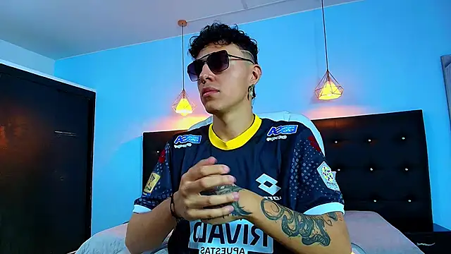 Lobo 17  online show from 02/08/25, 04:14