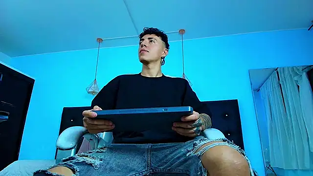 Lobo 17  online show from 02/09/25, 04:25