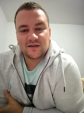 Snapshot of KarlosCarutox chatting on 09/29/25, 05:51 KarlosCarutox online show from 09/29/25, 05:51