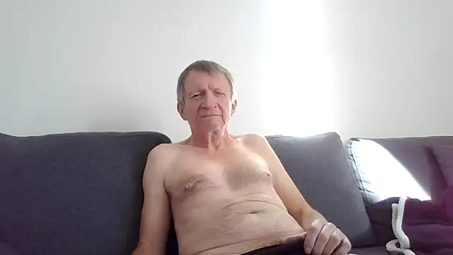 naturiste974 online show from 10/16/25, 03:35