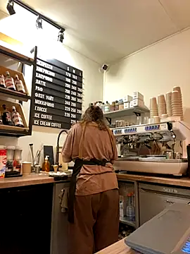 cinnabon  online show from 11/06/25, 02:51