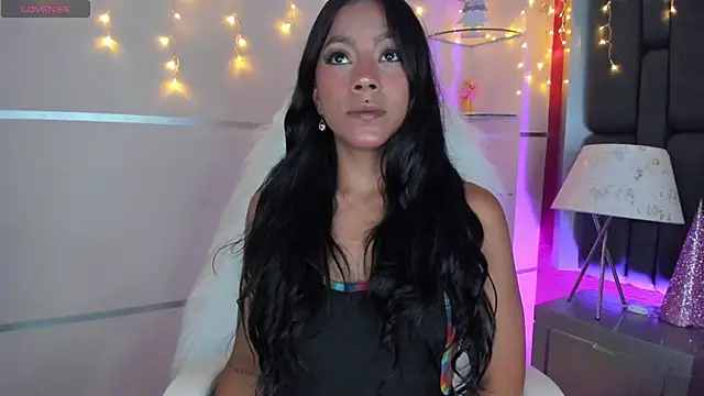 Snapshot of Amber_villalobos_ chatting on 12/27/24, 03:31 Amber villalobos online show from 12/27/24, 03:31