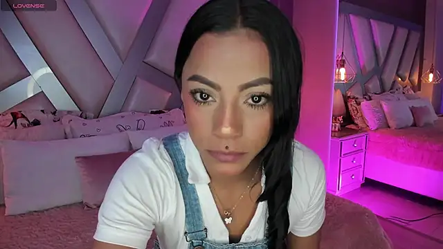 Amber villalobos  online show from 10/10/25, 03:49