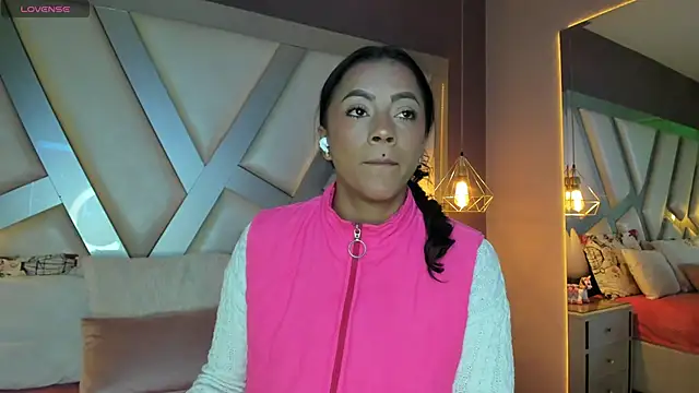 Amber villalobos  online show from 10/11/25, 04:44