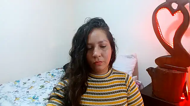 Snapshot of naihroby chatting on 12/03/24, 12:13 naihroby online show from 12/03/24, 12:13