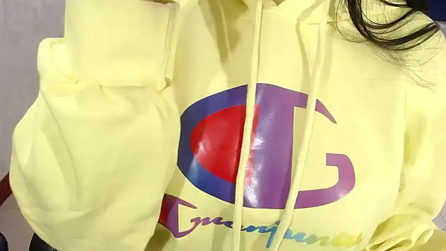 CarolineBrunx online show from 10/22/25, 04:13