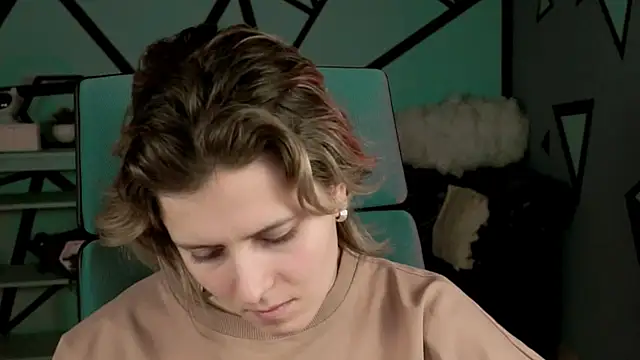 Snapshot of LolaAsmus chatting on 12/14/24, 04:09 LolaAsmus online show from 12/14/24, 04:09