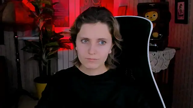 Snapshot of LolaAsmus chatting on 12/21/24, 05:03 LolaAsmus online show from 12/21/24, 05:03