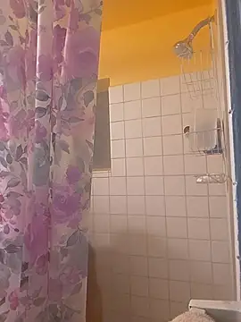 Snapshot of Jovende28 chatting on 11/02/25, 10:28 Jovende28 online show from 11/02/25, 10:28