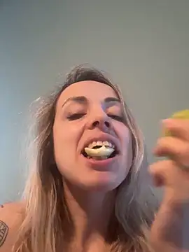 Annelibre online show from 11/22/25, 06:45