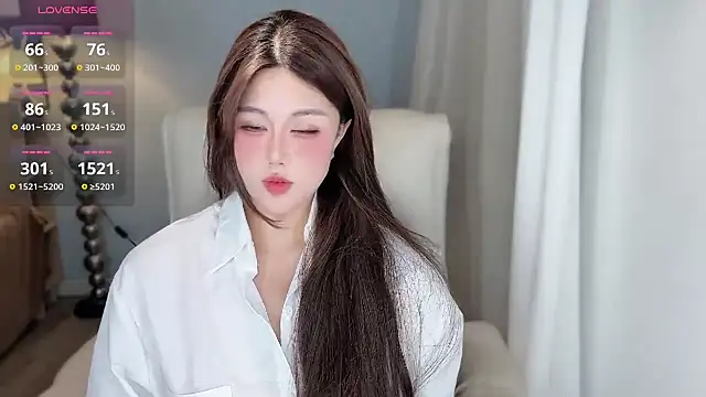 Snapshot of Strawberrybabyy1 chatting on 12/05/24, 04:01 Strawberrybabyy1 online show from 12/05/24, 04:01