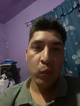 Snapshot of mexi01we chatting on 03/15/25, 06:14 mexi01we online show from 03/15/25, 06:14