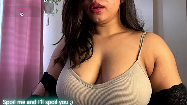 Snapshot of ohh_mona chatting on 03/01/25, 03:43 ohh mona online show from 03/01/25, 03:43