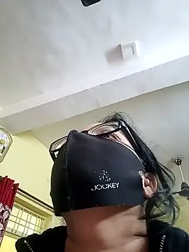 heenage online show from 01/12/25, 04:21