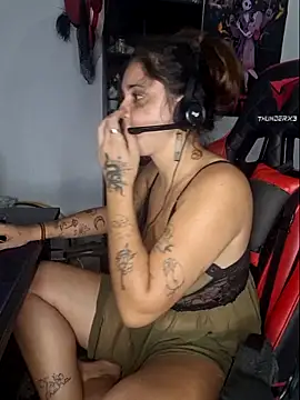 luuhcat09 online show from 10/29/25, 03:53