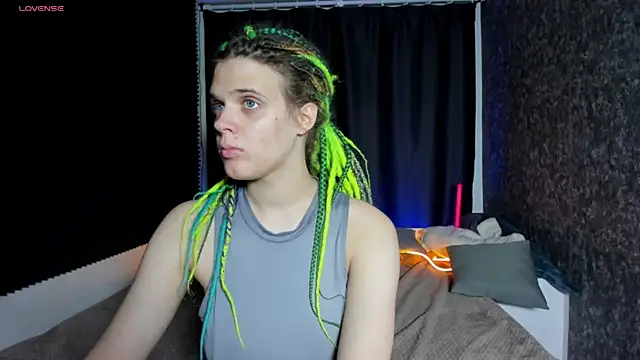 KIKI Krash online show from 10/14/25, 10:05