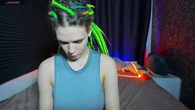 KIKI Krash online show from 10/19/25, 10:16