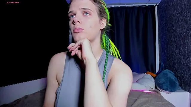 KIKI Krash online show from 10/25/25, 10:01