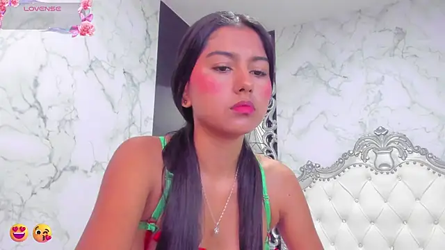 Snapshot of Emmy_Cute18 chatting on 01/18/25, 11:21 Emmy Cute18 online show from 01/18/25, 11:21