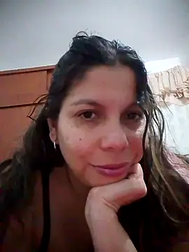 Snapshot of Carliina_Soussa chatting on 10/23/25, 10:52 Carliina Soussa online show from 10/23/25, 10:52